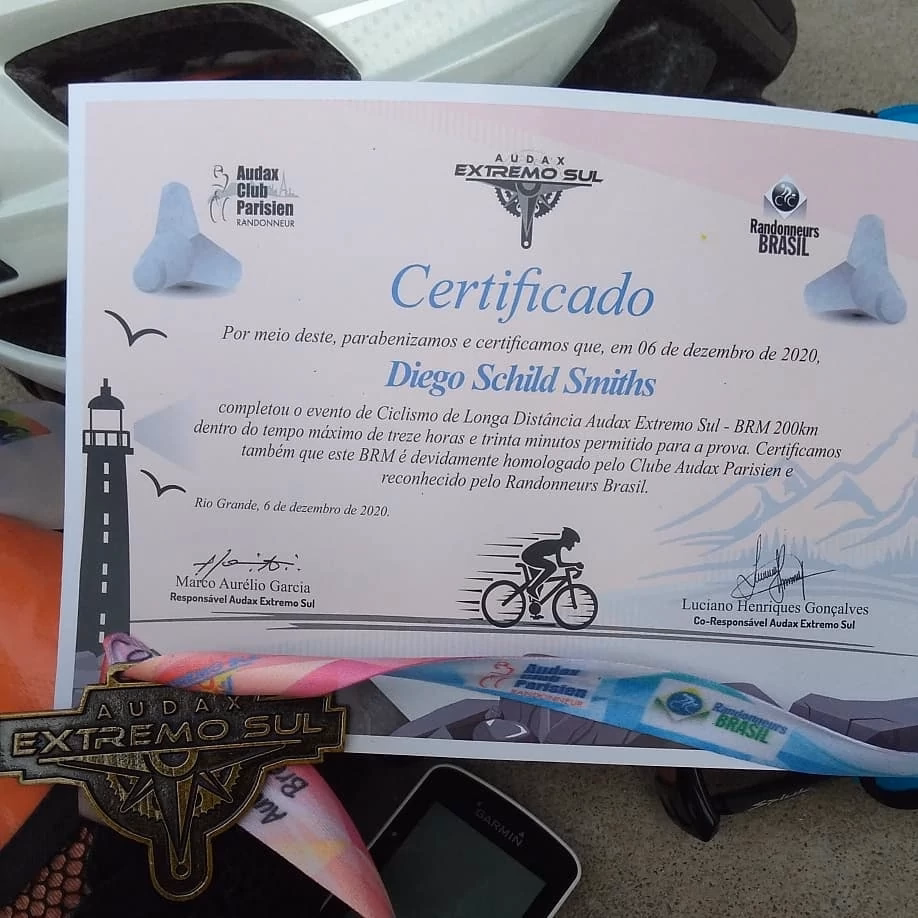 Meu certificado de conclusão do BRM 200 junto a medalha.